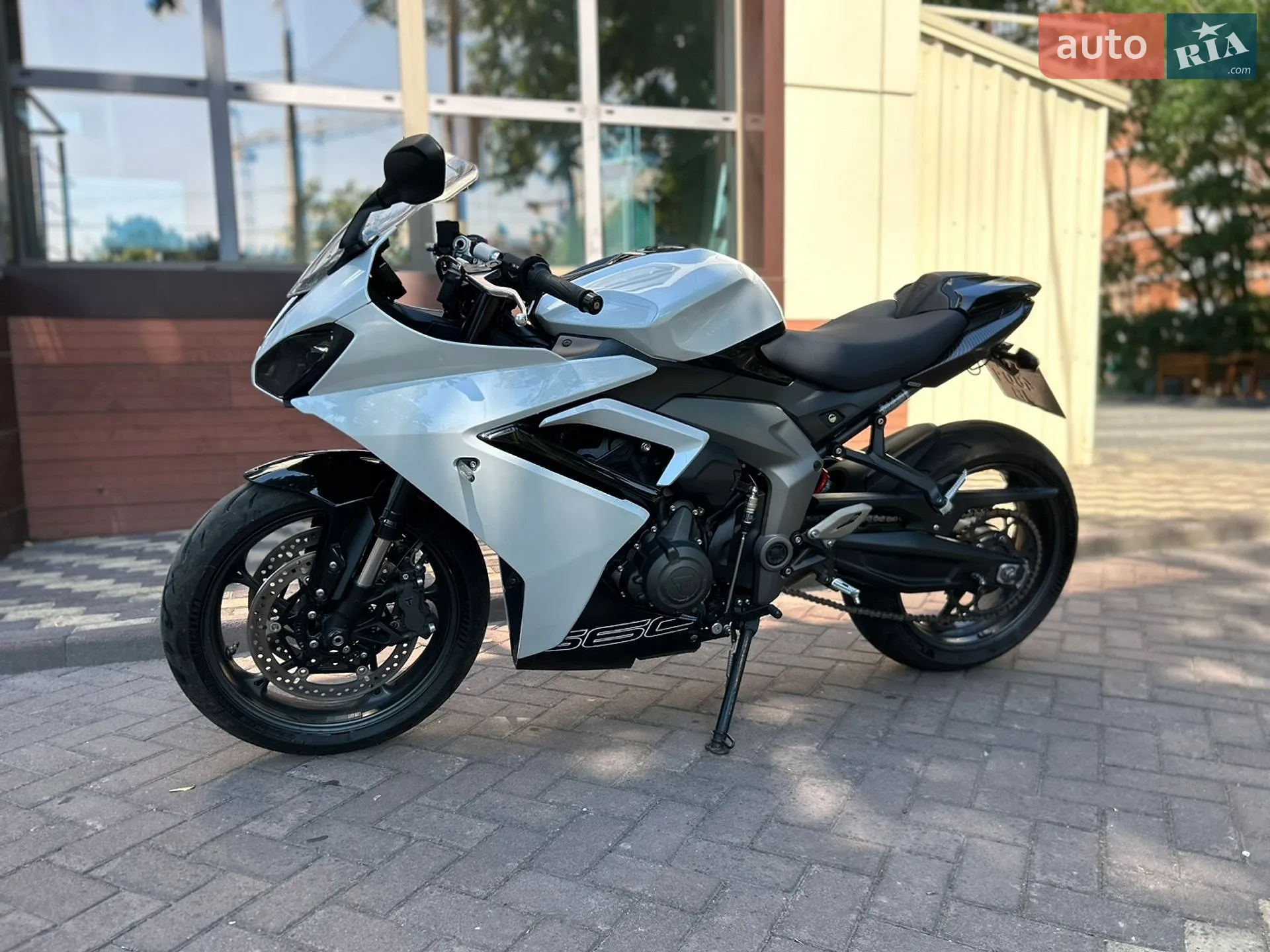 TRIUMPH DAYTONA 660 2024 VIN SMTL23UF7STBW5959 фото оголошення 2 з 14