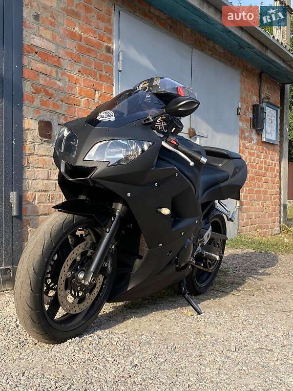 Спортбайк Triumph Daytona 2004 в Гадячі