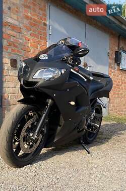 Спортбайк Triumph Daytona 2004 в 