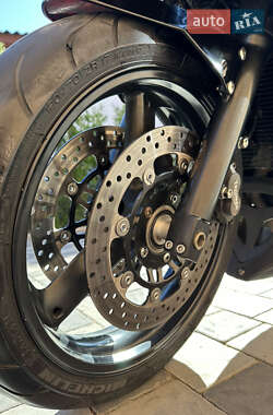 Спортбайк Triumph Daytona 2004 в 