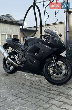 Спортбайк Triumph Daytona 2004 в 