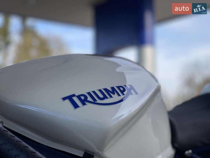 Спортбайк Triumph Daytona 2010 в Дубно