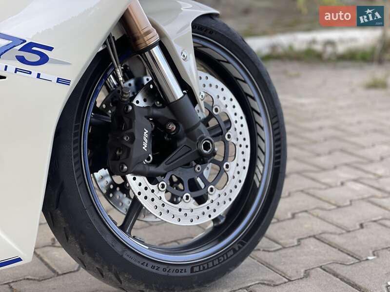 Спортбайк Triumph Daytona 2010 в Дубно