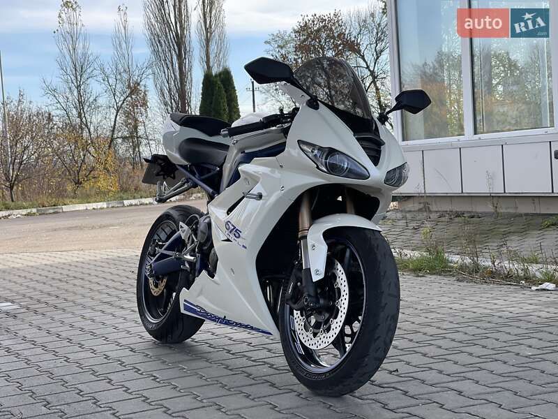 Спортбайк Triumph Daytona 2010 в Дубно