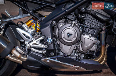 Спортбайк Triumph Speed Triple 2023 в 