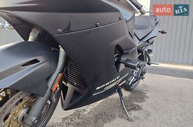 Мотоцикл Спорт-туризм Triumph Sprint 2005 в 