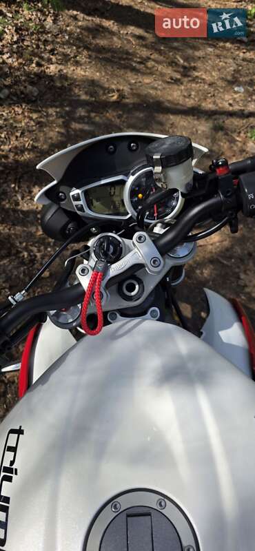 Мотоцикл Без обтекателей (Naked bike) Triumph Street Triple 675 2013 в Киеве