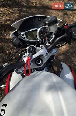 Мотоцикл Без обтекателей (Naked bike) Triumph Street Triple 675 2013 в 