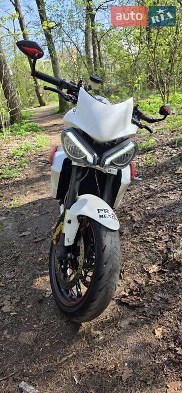Мотоцикл Без обтекателей (Naked bike) Triumph Street Triple 675 2013 в Киеве