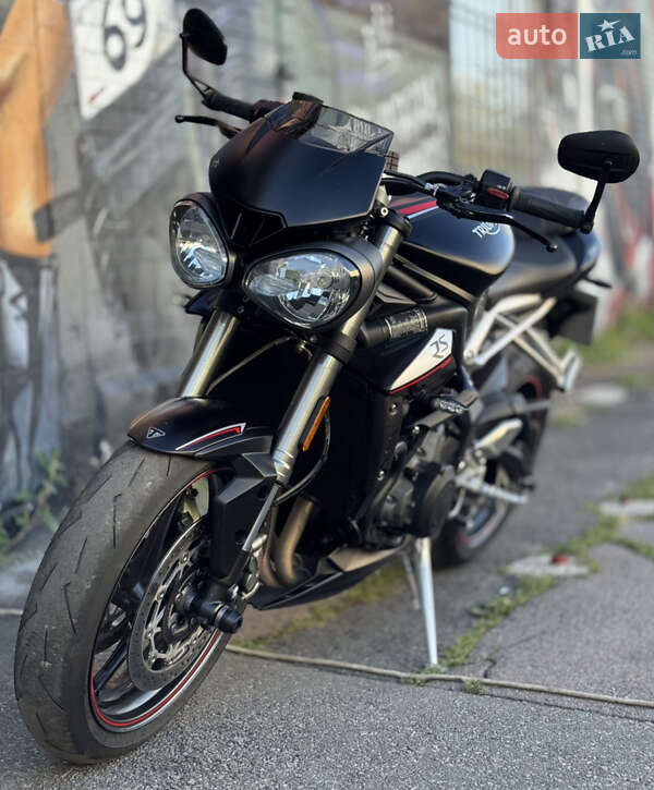 Мотоцикл Без обтекателей (Naked bike) Triumph Street Triple 2018 в Киеве