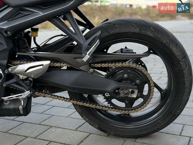 Мотоцикл Без обтікачів (Naked bike) Triumph Street Triple 2015 в Хмельницькому