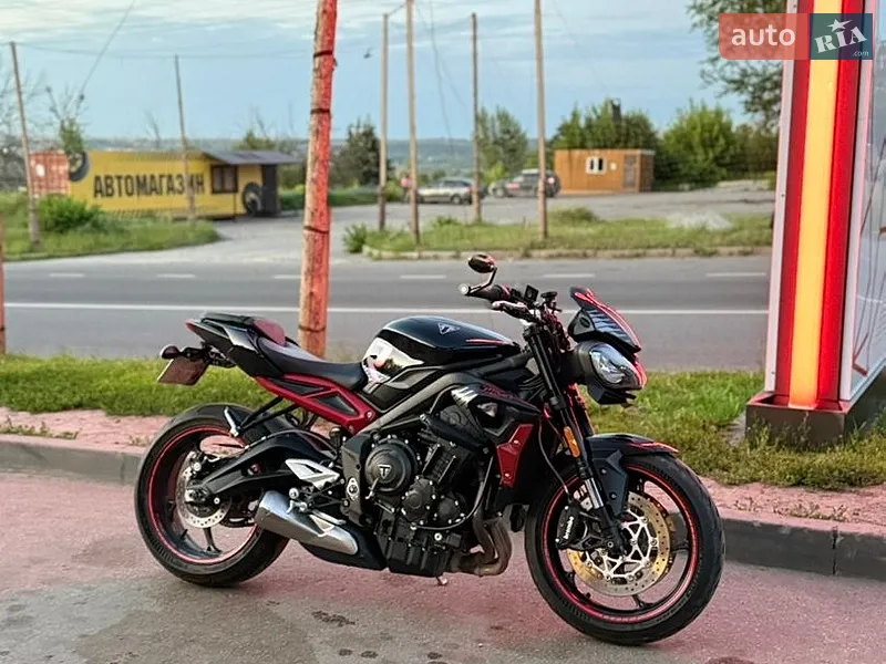 Triumph Street Triple 2021