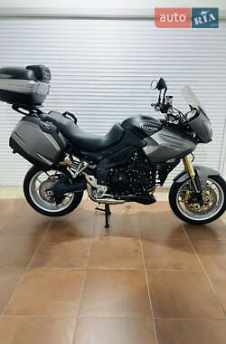 Мотоцикл Багатоцільовий (All-round) Triumph Tiger 2010 в 