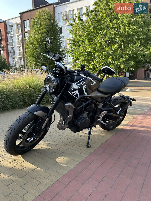 Мотоцикл Без обтекателей (Naked bike) Triumph Trident 2022 в Киеве фото 14 Мотоцикл Без обтекателей (Naked bike) Triumph Trident 2022 в Киеве