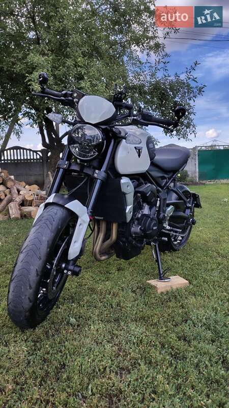 Мотоцикл Без обтекателей (Naked bike) Triumph Trident 2021 в Коломаке фото 6 Мотоцикл Без обтекателей (Naked bike) Triumph Trident 2021 в Коломаке