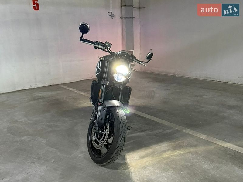 Мотоцикл Без обтекателей (Naked bike) Triumph Trident 2023 в Днепре фото Мотоцикл Без обтекателей (Naked bike) Triumph Trident 2023 в Днепре