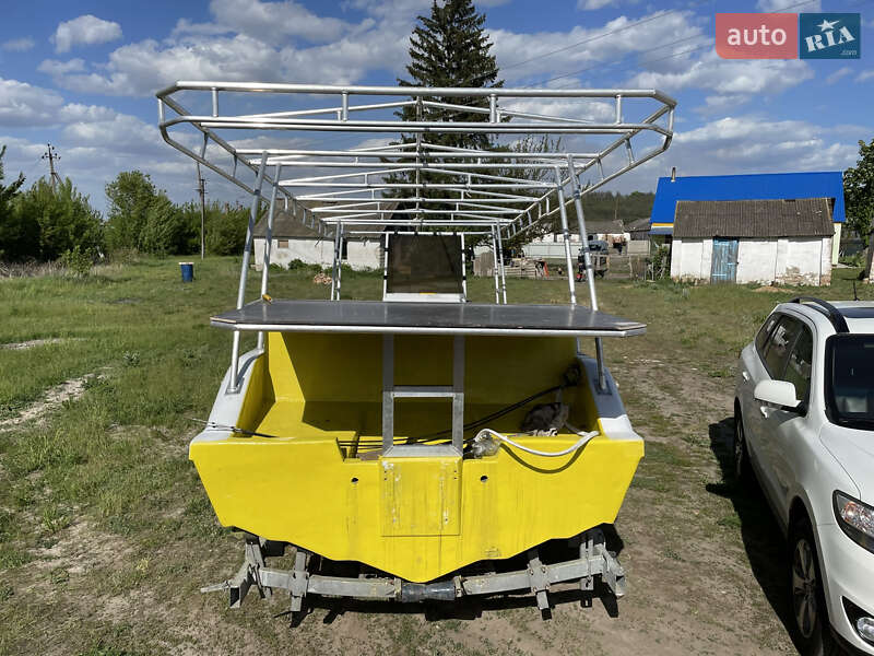 Катер Тунец 8 2010 в Ржищеві