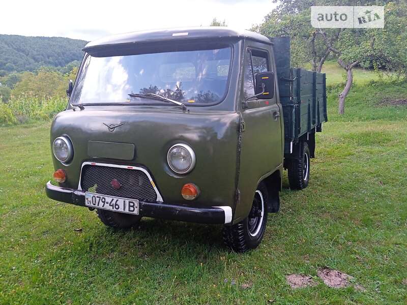 Седан УАЗ 3303 1990 в Тячеве