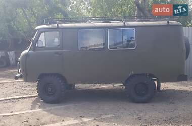 Грузовой фургон УАЗ 3303 1988 в 