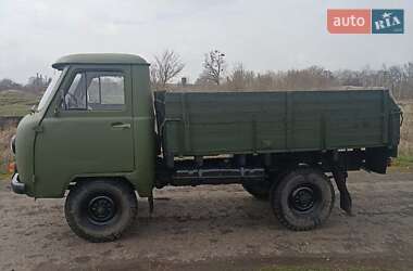 Грузовой фургон УАЗ 3303 1991 в 
