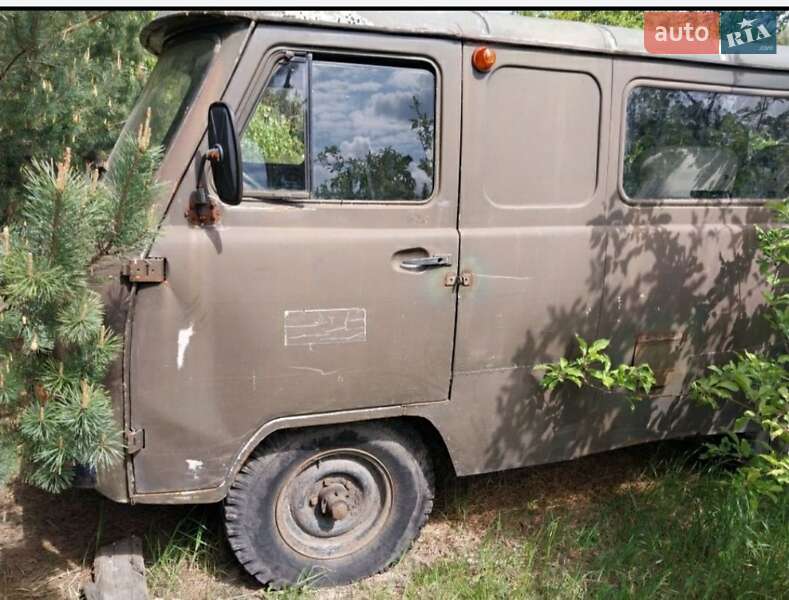 Позашляховик / Кросовер УАЗ 452 1990 в 