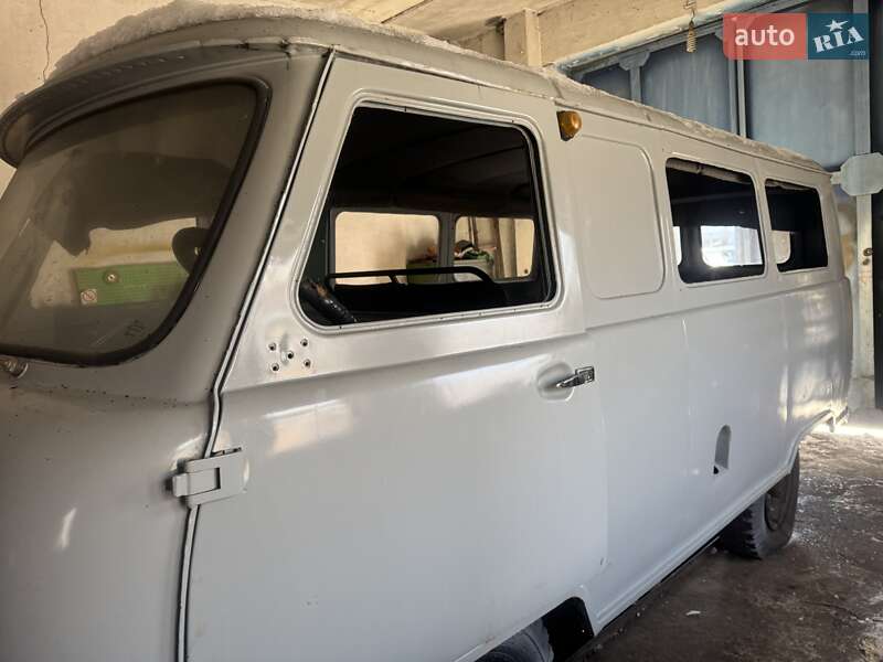Внедорожник / Кроссовер УАЗ 452 1984 в Каневе