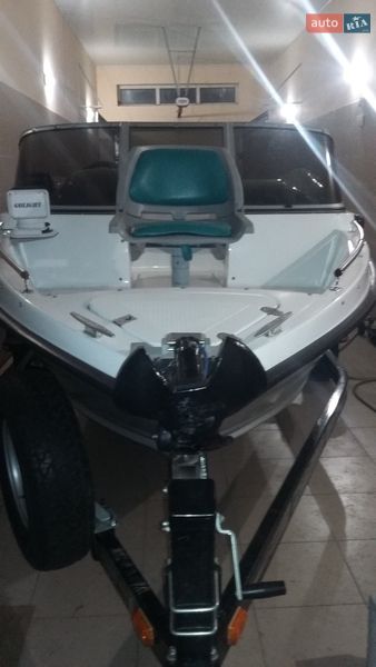 Лодка UMS 470 2009 в Кременчуге