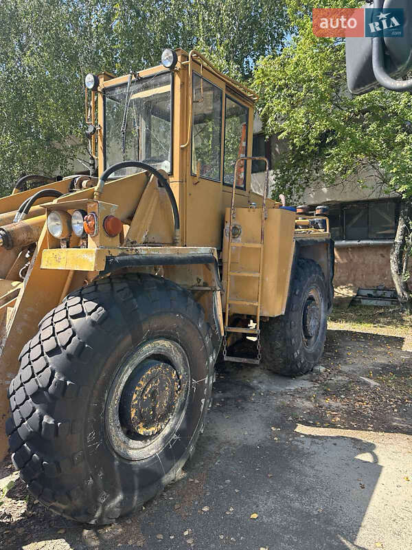 Фронтальный погрузчик UNC 200 1988 в Вараше