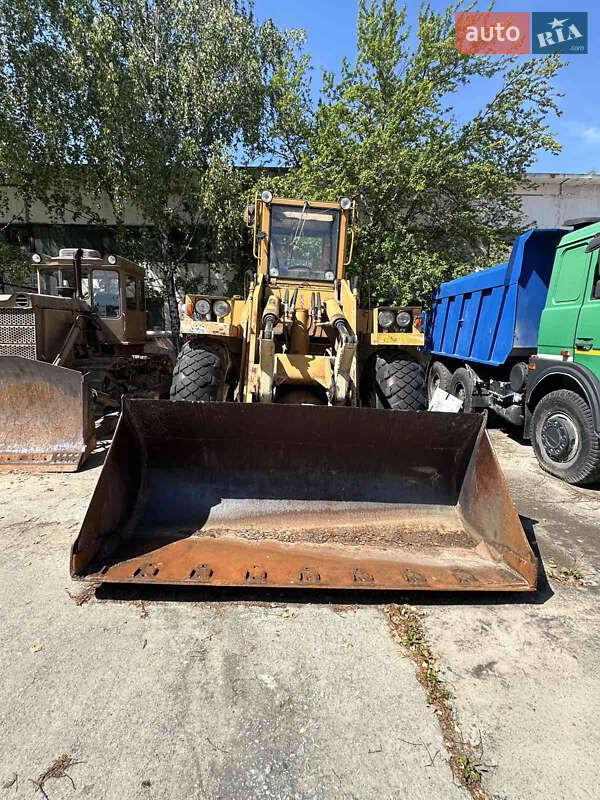 Фронтальный погрузчик UNC 200 1988 в Вараше