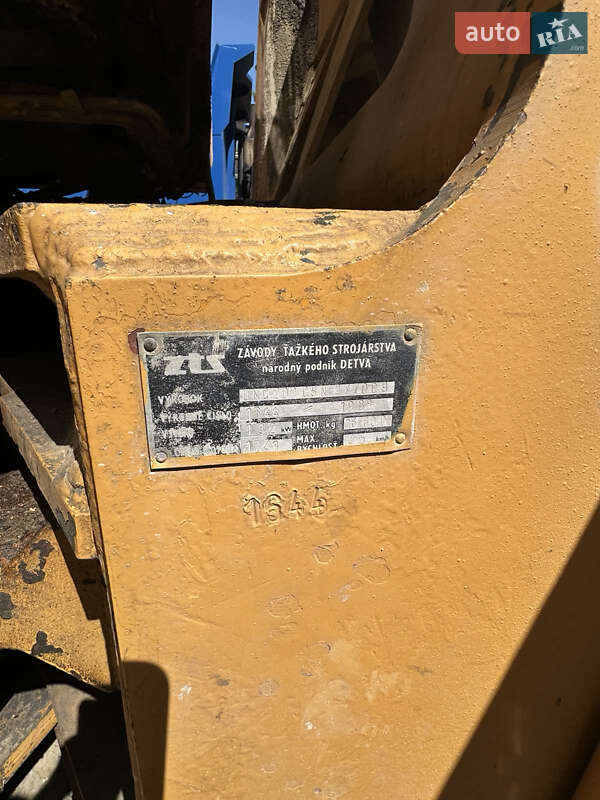 Фронтальный погрузчик UNC 200 1988 в Вараше