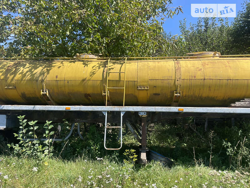 Цистерна УПР 1212 1992 в Староконстантинове