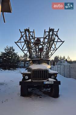 Бурова установка Урал 4320 1990 в Києві