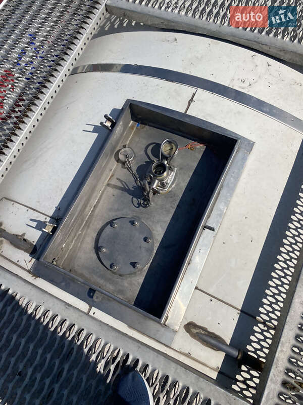 Цистерна напівпричіп Van Hool 3B2013AA 2000 в Кременчуці