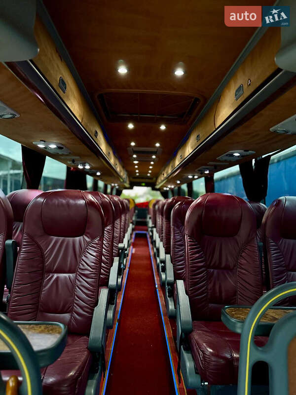 Туристичний / Міжміський автобус Van Hool Astron 2006 в Чернівцях