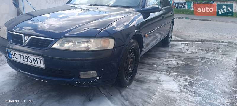 Хэтчбек Vauxhall Vectra 1998 в Млинове