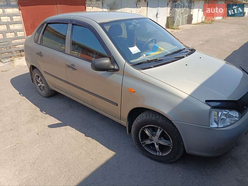 Седан ВАЗ / Lada 1118 Калина 2006 в 