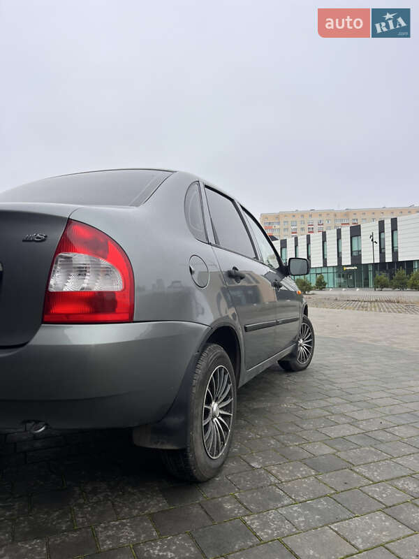 Седан ВАЗ / Lada 1118 Калина 2010 в Хмельницком