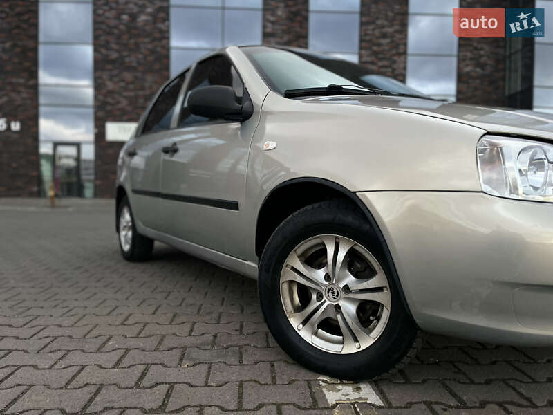 Седан ВАЗ / Lada 1118 Калина 2006 в Чернівцях