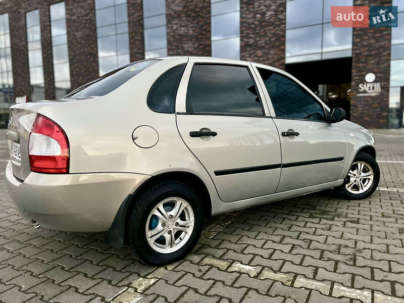 Седан ВАЗ / Lada 1118 Калина 2006 в Чернівцях