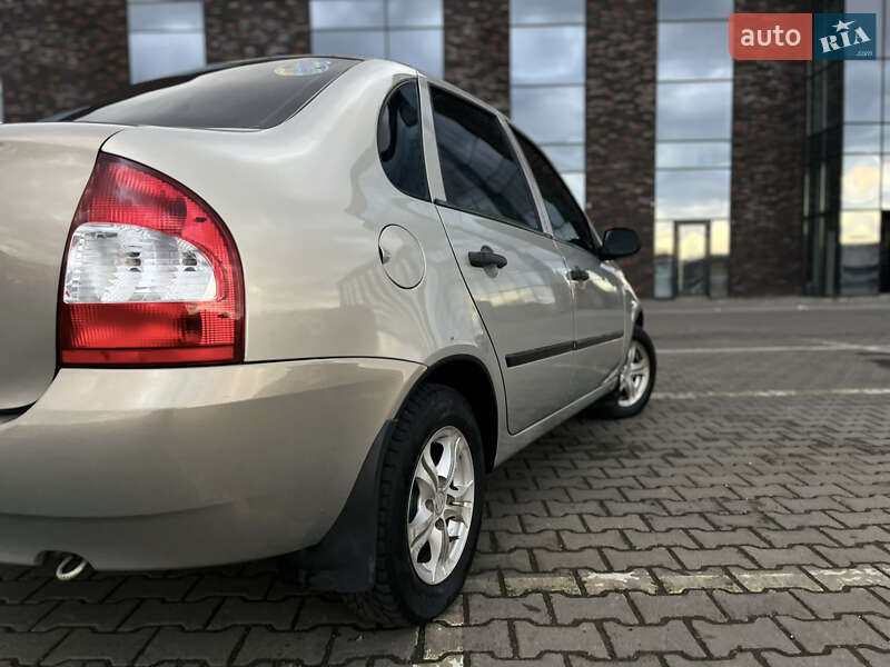 Седан ВАЗ / Lada 1118 Калина 2006 в Чернівцях