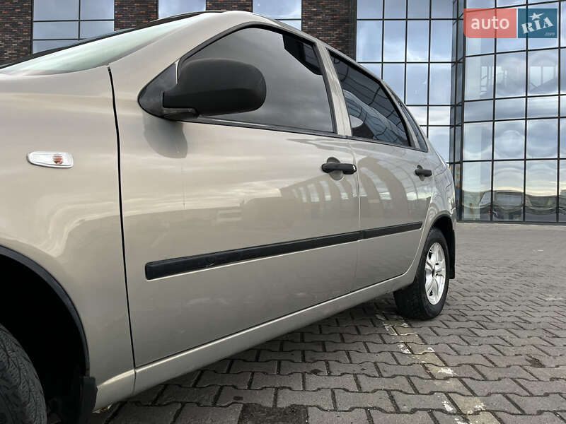 Седан ВАЗ / Lada 1118 Калина 2006 в Чернівцях