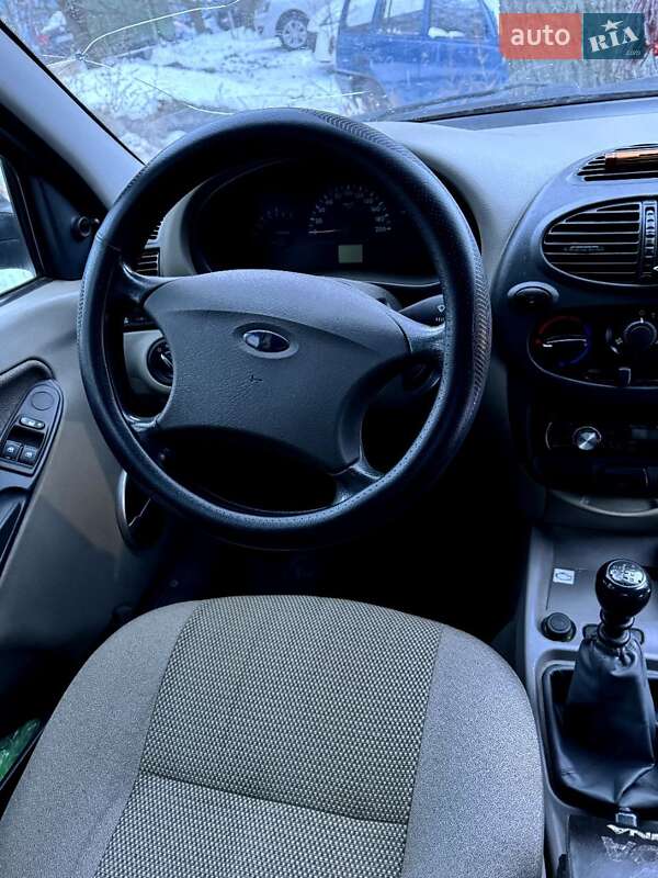 Седан ВАЗ / Lada 1118 Калина 2010 в Дніпрі