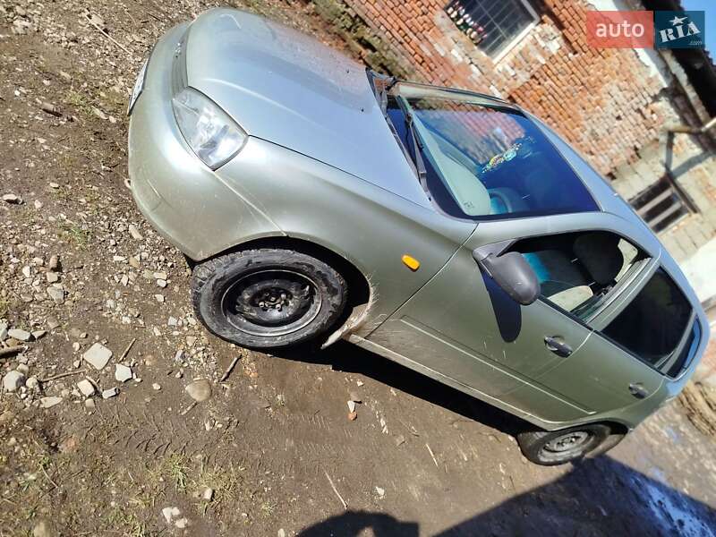 Хэтчбек ВАЗ / Lada 1119 Калина 2005 в Старом Самборе фото 6 Хэтчбек ВАЗ / Lada 1119 Калина 2005 в Старом Самборе