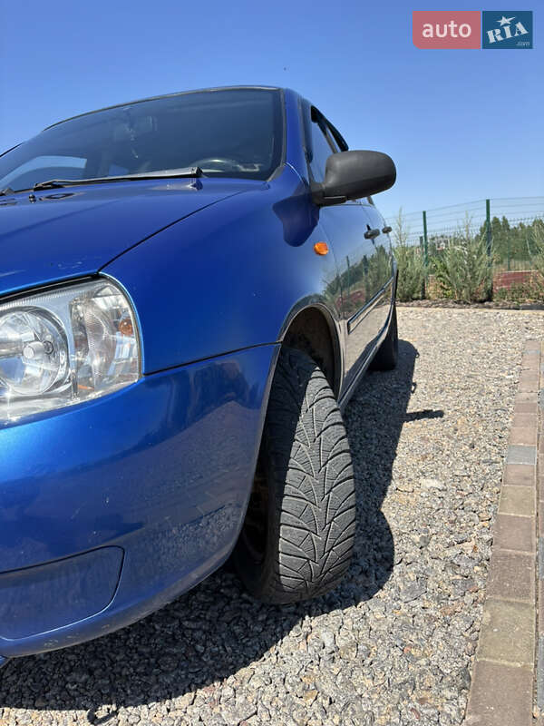 Хетчбек ВАЗ / Lada 1119 Калина 2008 в Южному