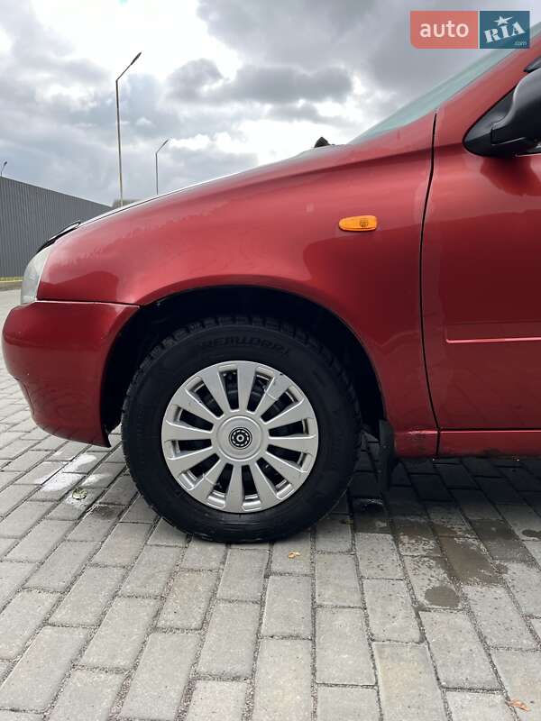 Хэтчбек ВАЗ / Lada 1119 Калина 2008 в Черкассах