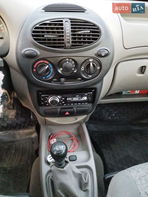 Хэтчбек ВАЗ / Lada 1119 Калина 2007 в Киеве фото 7 Хэтчбек ВАЗ / Lada 1119 Калина 2007 в Киеве