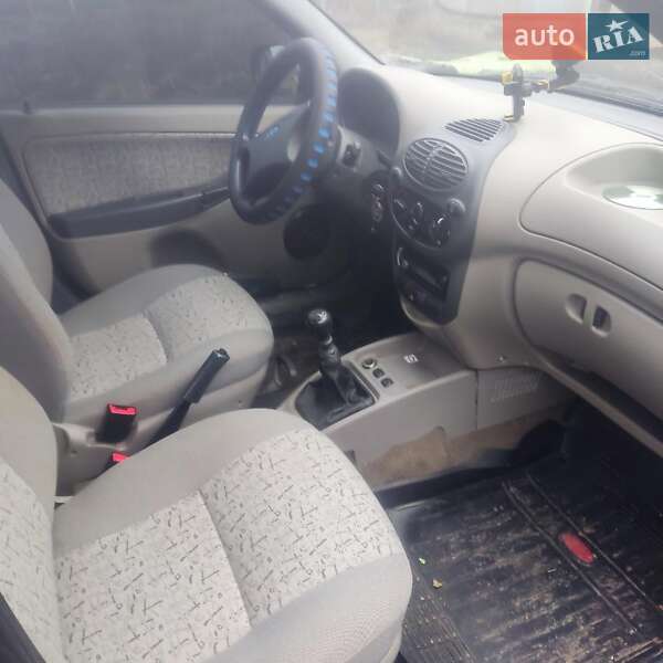 Хэтчбек ВАЗ / Lada 1119 Калина 2007 в Киеве фото 5 Хэтчбек ВАЗ / Lada 1119 Калина 2007 в Киеве