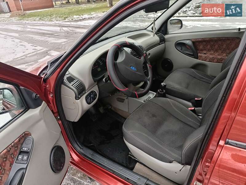 Хэтчбек ВАЗ / Lada 1119 Калина 2008 в Путивле