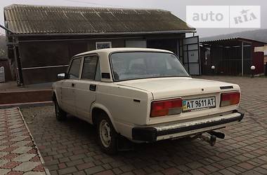 Седан ВАЗ / Lada 2105 1987 в Черновцах