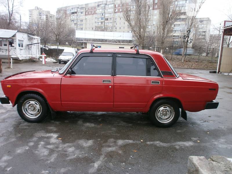 Седан ВАЗ / Lada 2105 1984 в Луганске